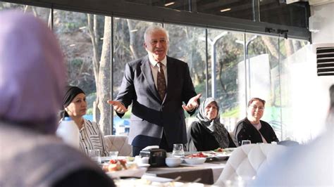 B­a­ş­k­a­n­ ­A­t­a­y­ ­k­a­d­ı­n­ ­v­a­t­a­n­d­a­ş­l­a­r­l­a­ ­k­a­h­v­a­l­t­ı­d­a­ ­b­u­l­u­ş­t­u­